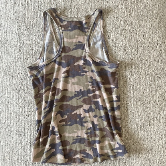 7th Ray razor back camo tank top. - Picture 3 of 5